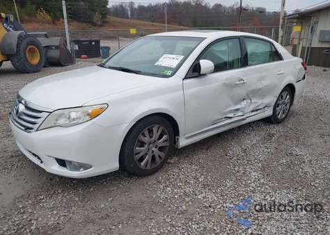 2012 Toyota Avalon z USA, uszkodzony, nr VIN 4T1BK3DB1CU461006
